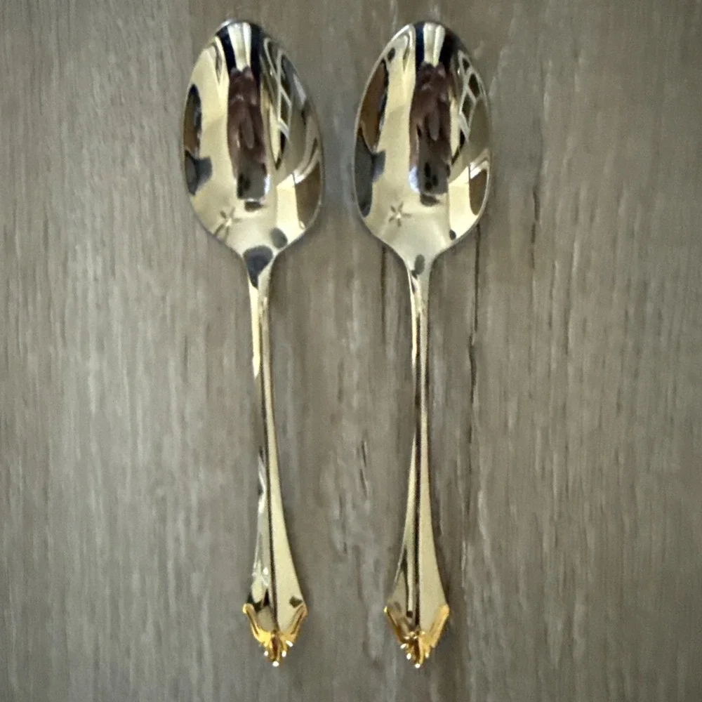 Set of 2 Oneida Silver Golden Kenwood-Group I ‎ Teaspoons